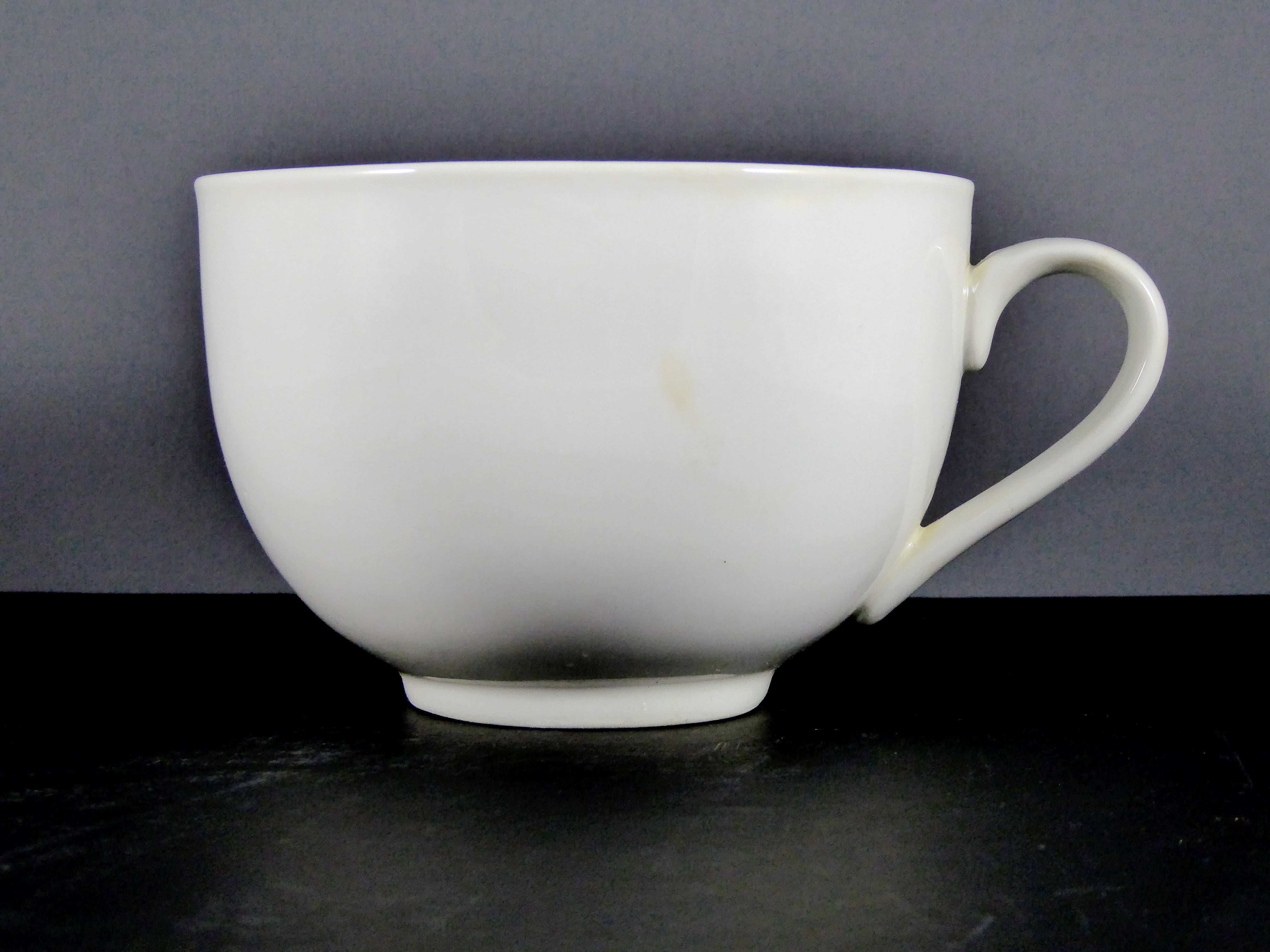 #13035 MUG 16 OZ. - Used Ceramic Teacup/Small Coffee Cup for Hot Beverages, Minimalist Design with Yellowish Stains, Sold by the Case