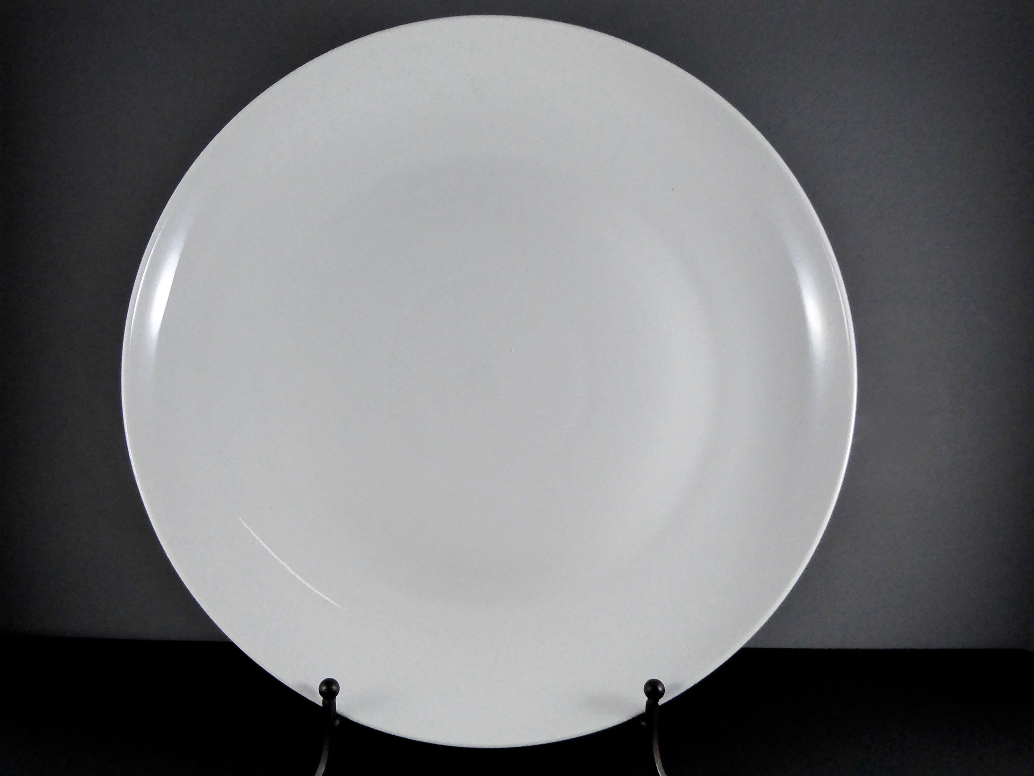 #15267 PLATTER 16" ROUND NO RIM - White Ceramic Serving Plate, Ideal for Formal & Casual Dining, Sold by Case