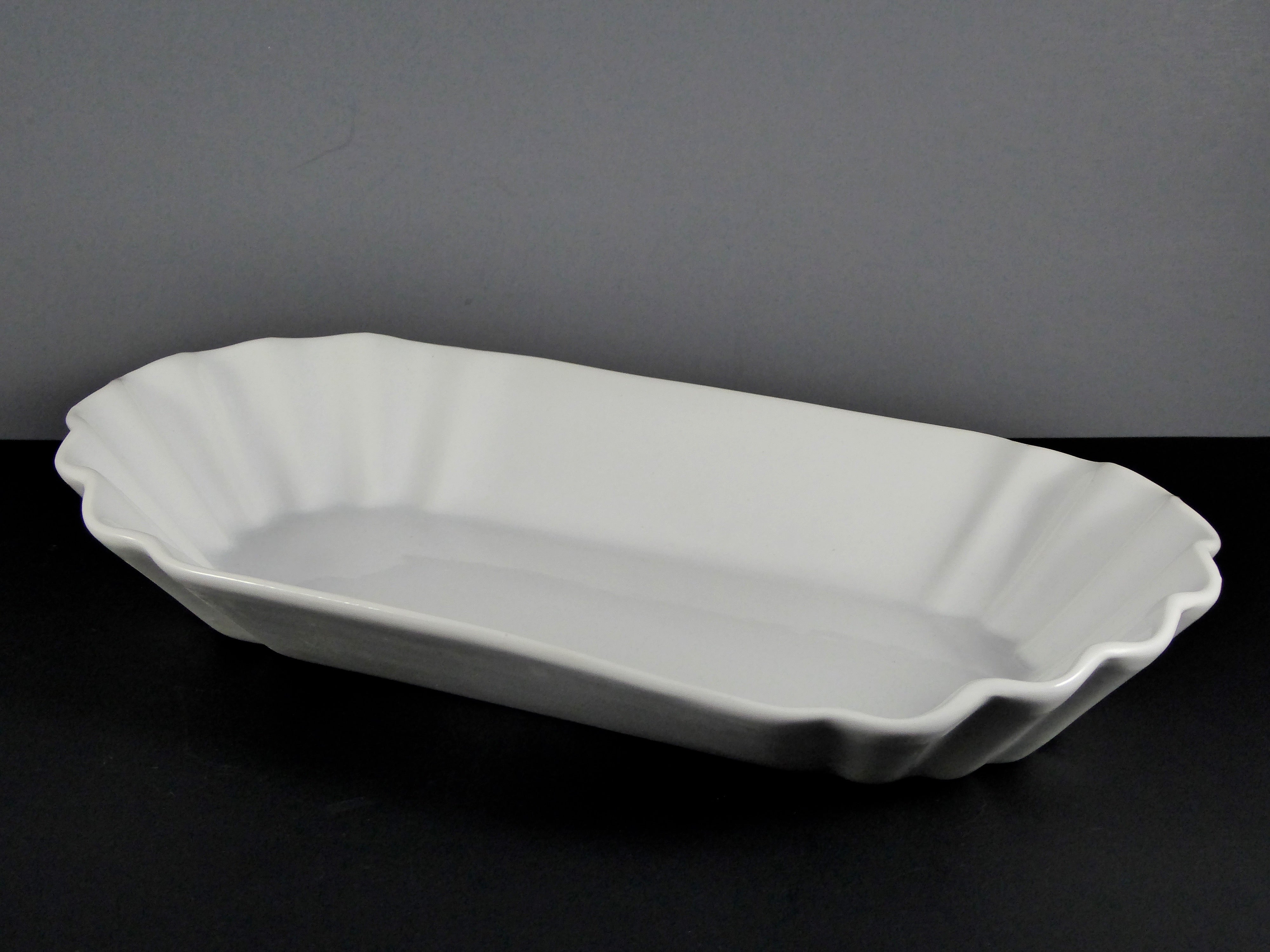 Default Title: High - Quality Ceramic Serving Set with Fluted Texture and Scalloped Rim, Ideal for Dining and Decor